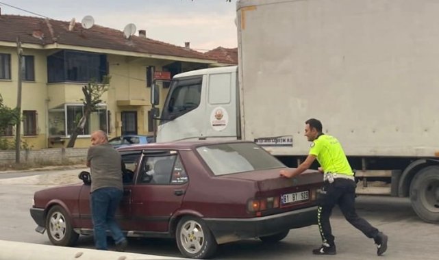 Polis memurunun yardımsever tavrı takdirle karşılandı