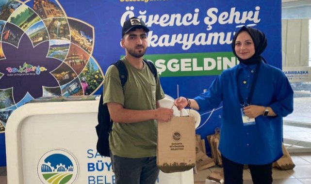 Sakarya üniversite için gelen öğrencileri karşıladı