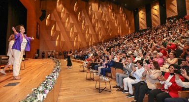 Usta Oyuncu Hülya Koçyiğit Denizlili kadınlarla buluştu