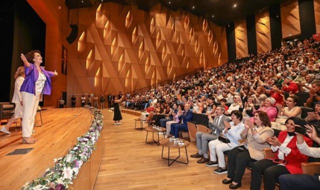 Usta Oyuncu Hülya Koçyiğit Denizlili kadınlarla buluştu