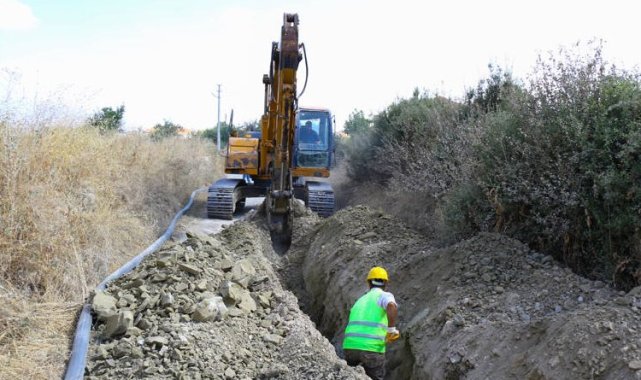Yelten mahallesinde eskiyen içme suyu boruları yenileniyor