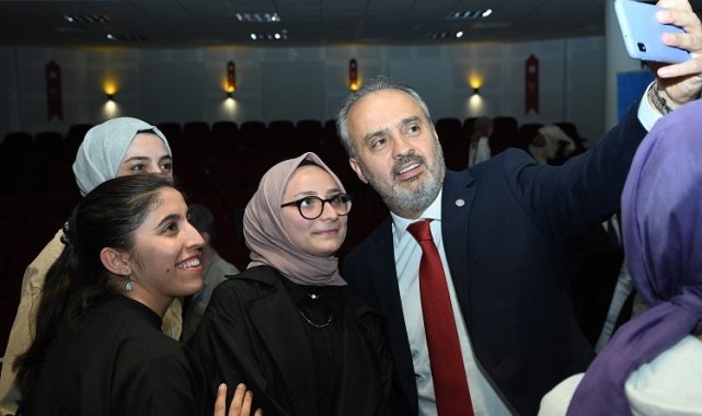 Alinur Aktaş, gençlerle tecrübelerini paylaştı