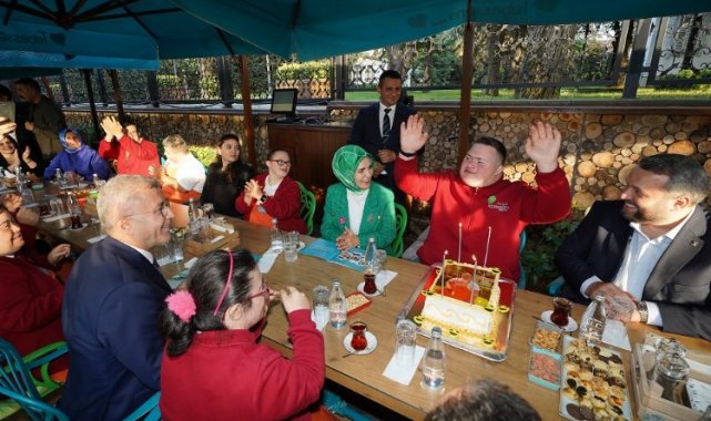 Bakan Göktaş down sendromlu gençlerle buluştu