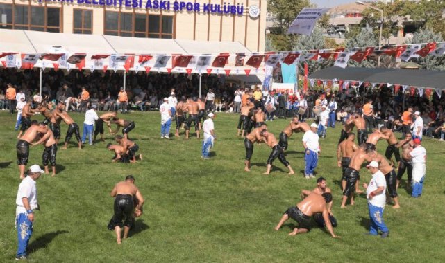 Başkent er meydanına döndü
