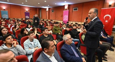 Bursa'da Başkan Aktaş'tan gençlere altın öğütler