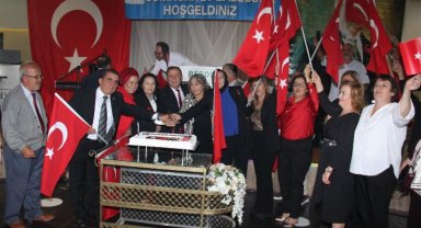 Bursa'da emeklilerden 100. Yıl Balosu
