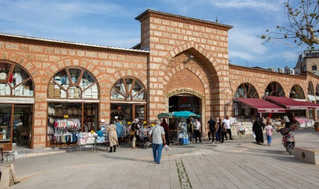 Bursa'da Tarihi Bakırcılar'da vitrin yenileniyor
