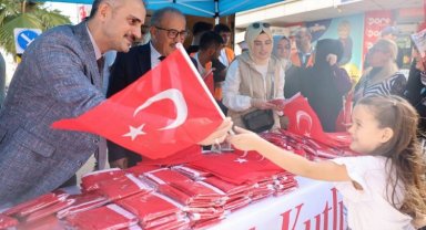Çayırovalılara protokolden Türk Bayrağı