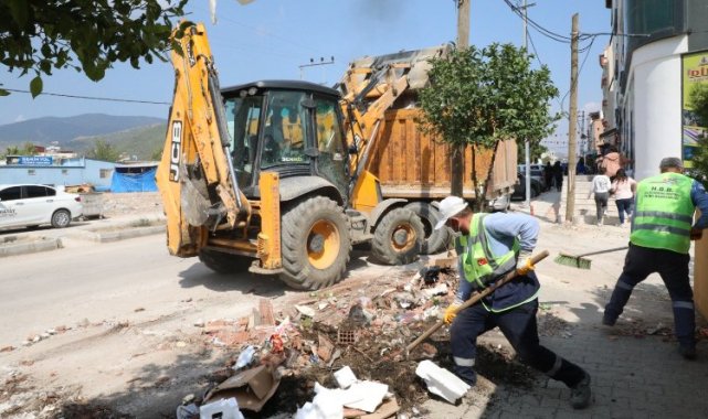 Hatay 15 ilçede temizlik çalışmalarını sürdürüyor