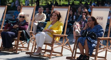 Hülya Koçyiğit, Beyoğlu Kültür Festivali'nde sevenleriyle buluştu
