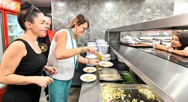 İtalyan belediye başkanı Antalya'da piyaz yaptı!
