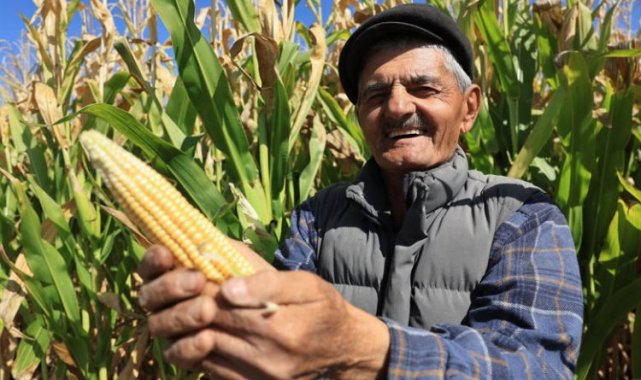 Korkuteli Taşkesiği Mahallesi'ne silaj makinesi hibesi