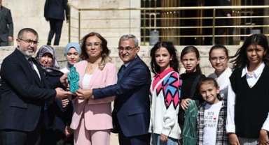 Kütahyalı kız çocukları TBMM'de ağırlandı