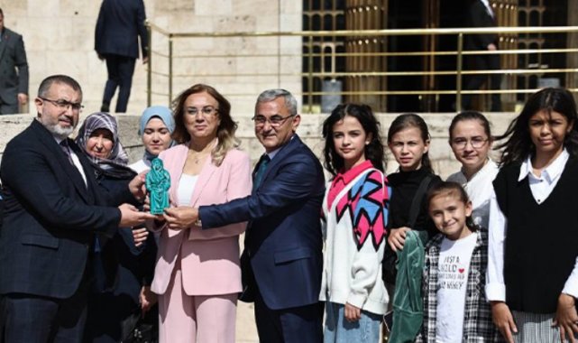 Kütahyalı kız çocukları TBMM'de ağırlandı