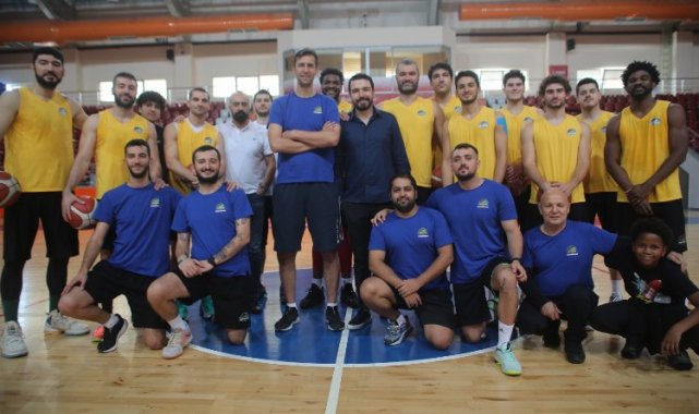 Kuyumcuların basket takımı TBL 1. Lig'de dikkat çekiyor