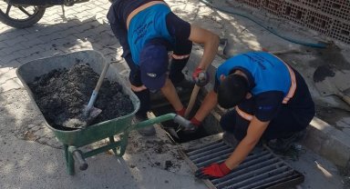 Manisa'da yağmursuyu ızgaraları çöplük değil