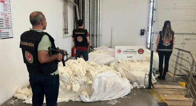 Pamuklara sardılar ama Gümrük'ten kaçamadılar!