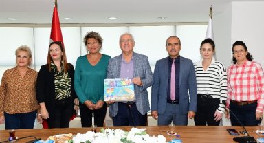 Romanyalı öğrenciler İzmir Karabağlar'da
