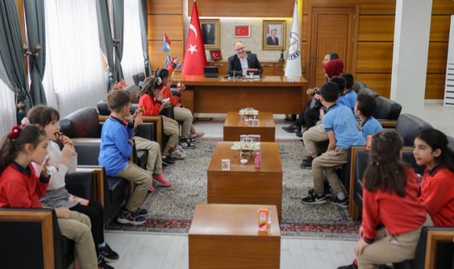 Sivaslı öğrencilerden Başkan Bilgin'e anlamlı mektup