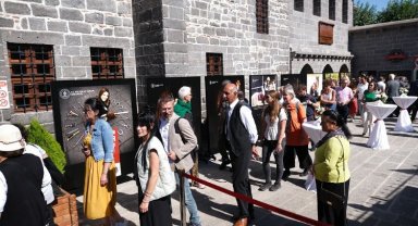 Sur'un sembolik alanları sergilerle buluştu
