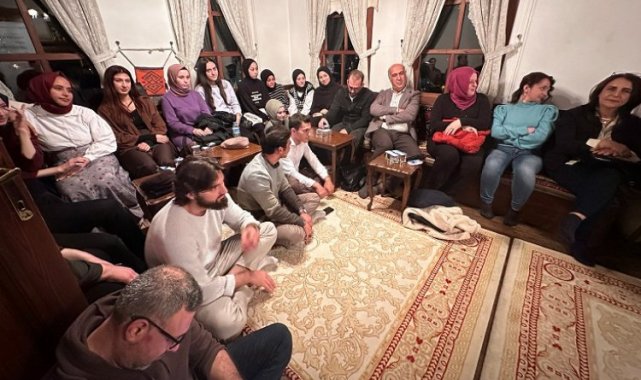 Tarihi konakta çay eşliğinde şiir dolu gece