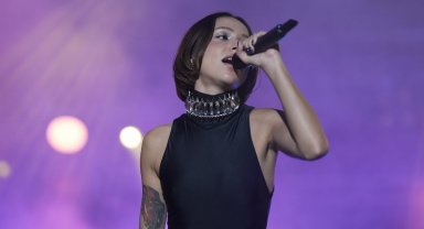 Zeynep Bastık lavanta işine giriyor