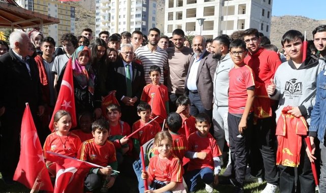 Altınoluk Sosyal Yaşam Merkezi'ne Kayserispor sürprizi