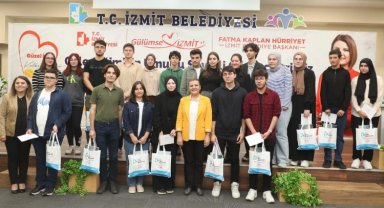 Başkan Hürriyet, başarılı öğrencilerle buluştu