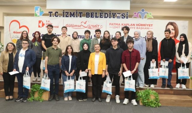 Başkan Hürriyet, başarılı öğrencilerle buluştu
