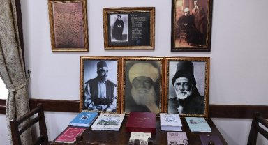 Bursa'da bu kütüphanede 700 yıllık şiir mirası var