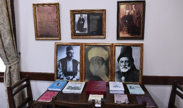 Bursa'da bu kütüphanede 700 yıllık şiir mirası var