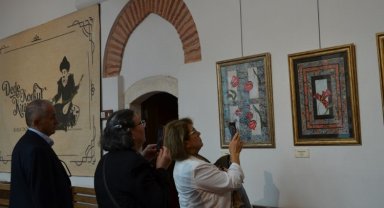 Bursa'da sanatseverler 'Çeşm-i Cihan Ebru Sergisi'nde buluştu