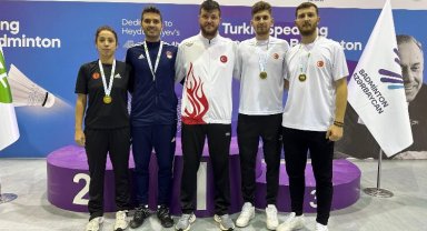 Bursalı badmintoncular Azerbaycan'dan 3 madalyayla döndü
