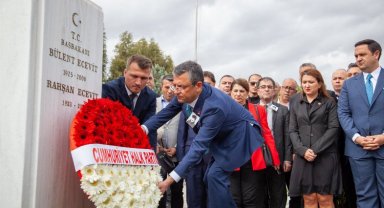 CHP 3. Genel Başkanı Ecevit'i mezarı başında andı