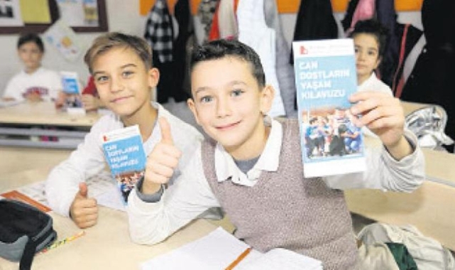 Çocuklar, can dost sevgisiyle yetişiyor