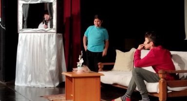 Gölcük'te öğrencilerin özel Kızılay oyunu ilgi gördü