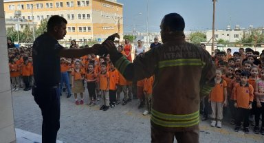 Hatay'da çocuklar meslekleri tanıyor