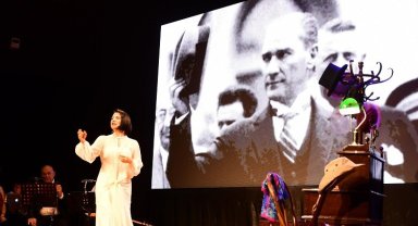 İzmir Karabağlar'da "Orada Duruverseydi Zaman"