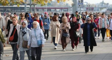 İzmit Belediyesi, kadınları sağlıklı yürüyüşlerde buluşturuyor