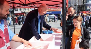 İzmit'te Ata'nın sevdiği yemekleri ikram edildi