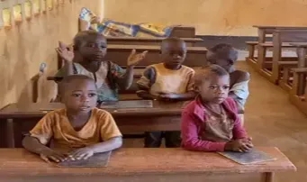 Kamerun'da yüz binlerce çocuk eğitim alamıyor
