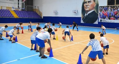 Karabağlar'da spor zamanı