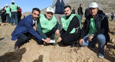 Kayseri Yahyalı'da binlerce fidan toprakla buluştu