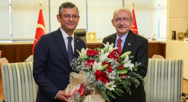 Kılıçdaroğlu koltuğu devretti! CHP'de tarihi gün!