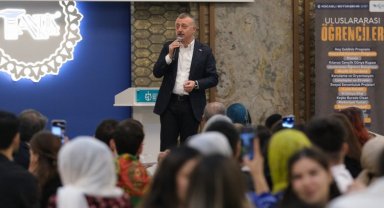 Kocaeli'de uluslararası öğrencilere seslendi: Tahir amcanız ihtiyacınınızda yanınızda