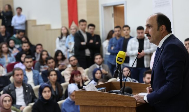 Konya'da Başkan Altay fakültelilerle buluştu