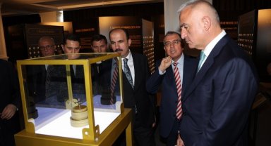 Konya'da Darü'l-Mülk Sergi Sarayı'nı gezdi