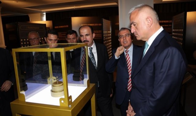 Konya'da Darü'l-Mülk Sergi Sarayı'nı gezdi