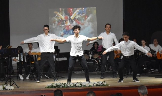 Manisa'da lise öğrencilerinden muhteşem program