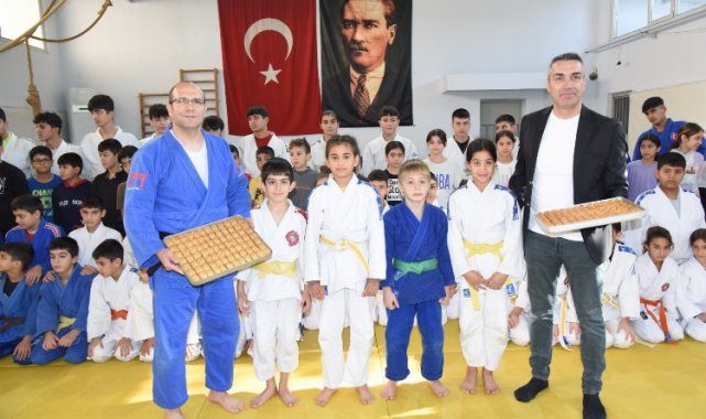 Manisalı judoculara baklava dopingli ziyaret